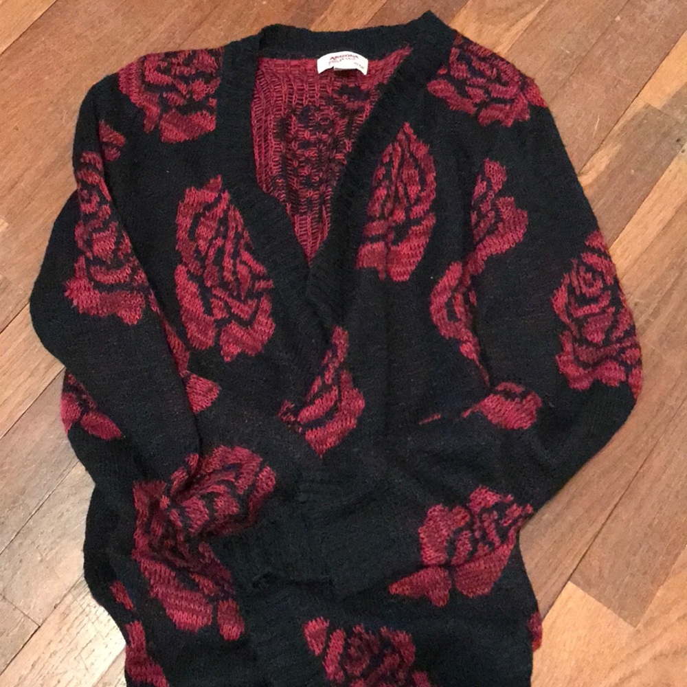 Rose Design Cardigan - Picture 2 of 4